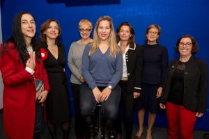 ©Gaël Dupret, France, Boulogne-Billancourt le 11-10-2016 : Média Training chez TF1 pour le concours Femmes en Vue de VoxFemina Photo : Dans le studio : Caroline Lisfranc (fondatrice et présidente de CL Premium, créatrice d'objets de mode), Murièle Roos (fondatrice et éditrice du magazine bi-mensuel FEMME MAJUSCULE), Isabelle Ullern (Doyenne de la FLEPES - Faculté Libre d'Etudes Politiques et en Economie Solidaire), Taïssa Charlier (Coach), Virginie Le Mée (Direction des Risques et du Contrôle Interne chez MACSF et présidente de la Commission « Analyse des Risques » de la Fédération Française de lAssurance), Séverine Herlain (CEO de Vianeo), Clotilde Scemama (Communication chez VoxFemina). In the studio : Caroline Lisfranc (founder and president of CL Premium, designer fashion items), Muriele Roos (founder and editor of the bimonthly magazine FEMME MAJUSCULE), Isabelle Ullern (Dean of the FLEPES - Free Faculty of Political Studies and Solidarity Economy), Taïssa Charlier (Coach), Virginie Le Mee (Internal Control and Risk Directorate at MACSF and President of the Commission "Risk Analysis" of the Fédération Française de lAssurance), Séverine Herlain (CEO of Vianeo), Clotilde Scemama (Communication at VoxFemina).