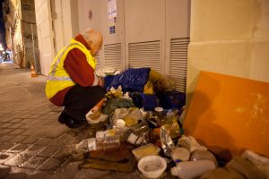 ©Gaël Dupret/MaxPPP France, Montrouge 03-03-2015 : Maraude médicalisée de l'Ordre de Malte Consultation dans la rue Photo : Guy Lessieux (Médecin)
