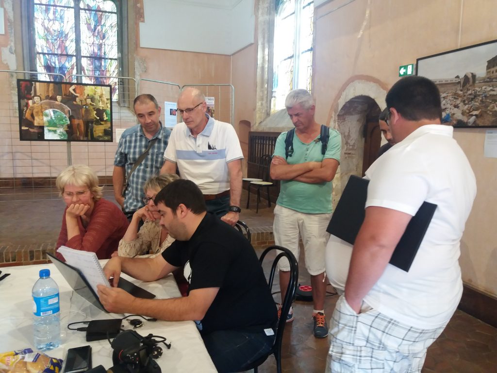 Lecture de portfolio par Gaël Dupret auprès des photographes du Photo Vidéo Club de Dreux