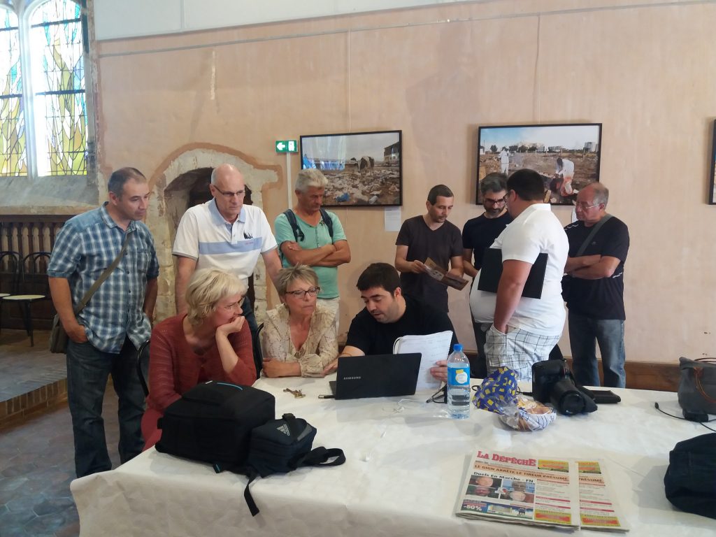 Lecture de portfolio par Gaël Dupret auprès des photographes du Photo Vidéo Club de Dreux