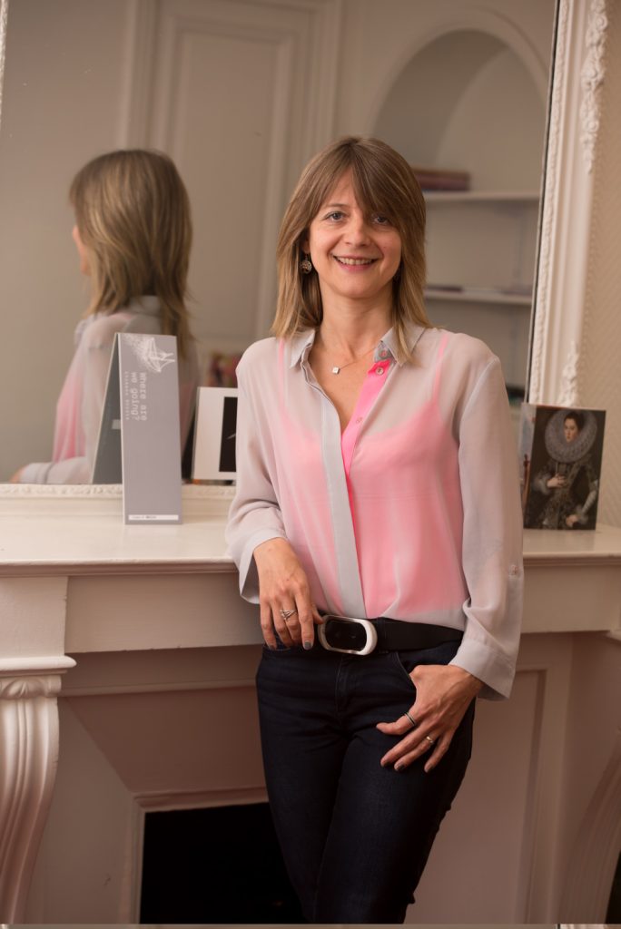 ©Gaël Dupret, France, Paris le 19-04-2017 : Portrait de dirigeante Photo : portrait de Sylvaine PARRIAUX, directrice générale adjointe d'ADMICAL réalisé dans son bureau. Portrait of Sylvaine PARRIAUX, deputy director general of ADMICAL realized in his office.