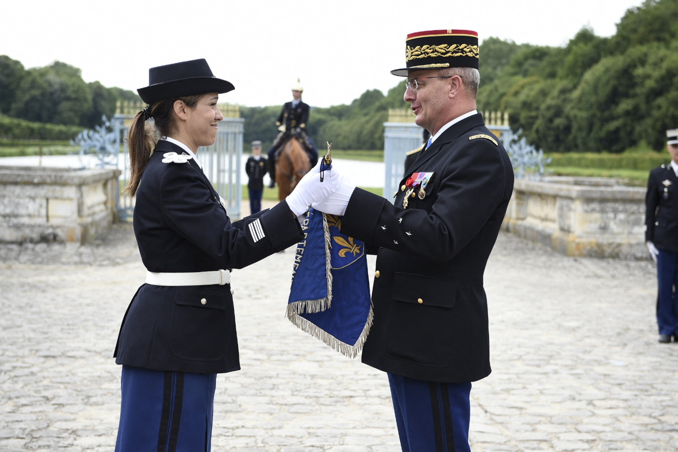 Cérémonie de passation de commandement de l'unité de Gendarmerie départementale de l'Essonne prise par la colonelle Karine LEJEUNE