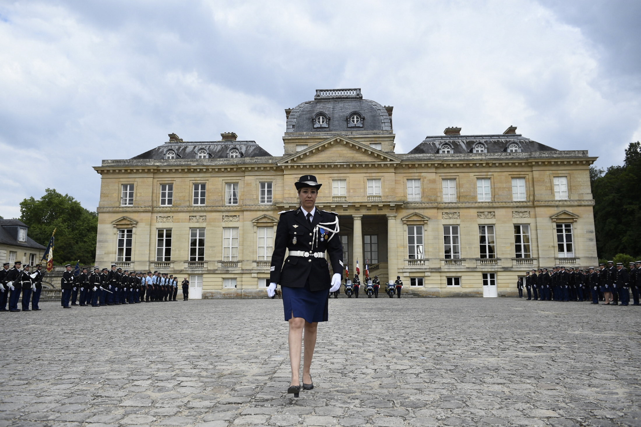 Cérémonie de passation de commandement de l'unité de Gendarmerie départementale de l'Essonne prise par la colonelle Karine LEJEUNE