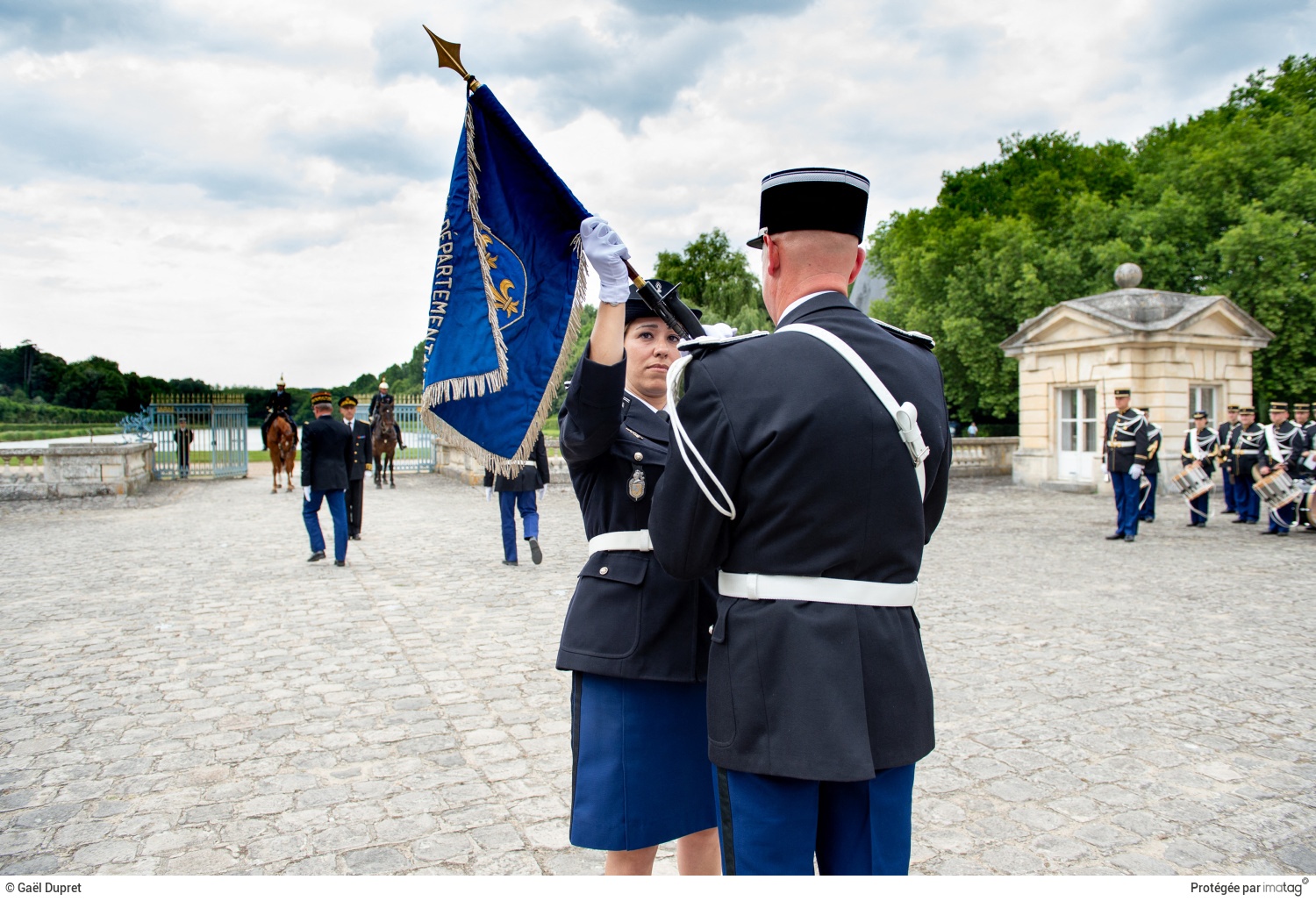 Cérémonie de pasation de commandement de l'unité de Gendarmerie départementale de l'Essonne prise par la colonelle Karine LEJEUNE