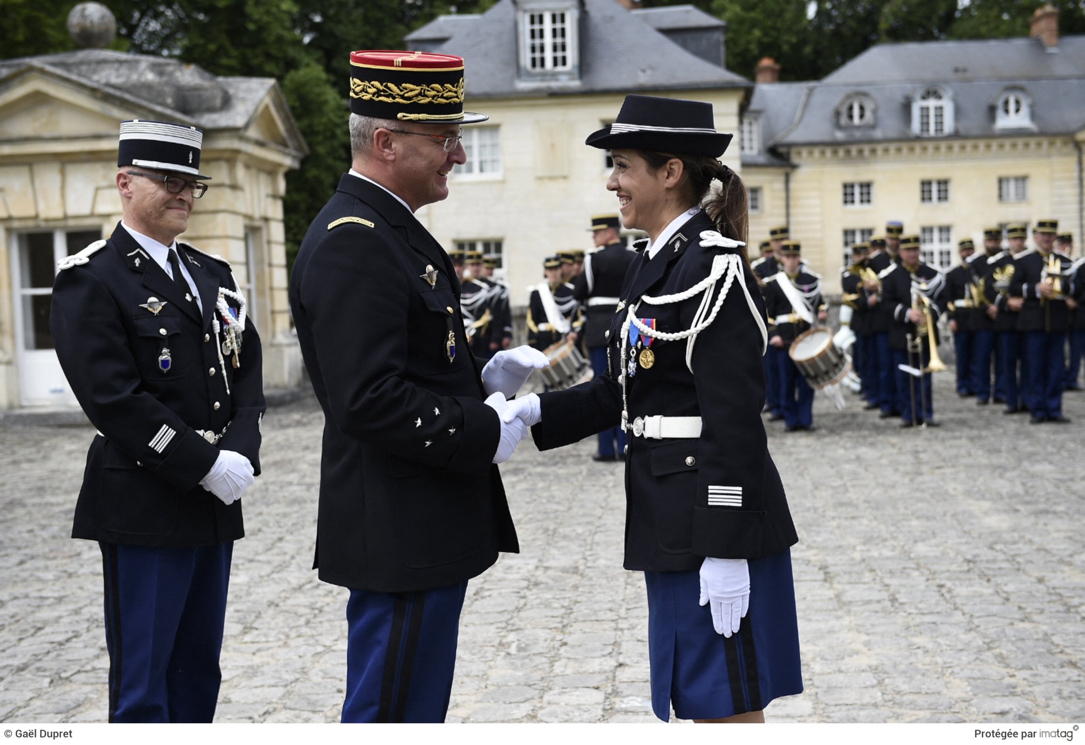 Cérémonie de pasation de commandement de l'unité de Gendarmerie départementale de l'Essonne prise par la colonelle Karine LEJEUNE