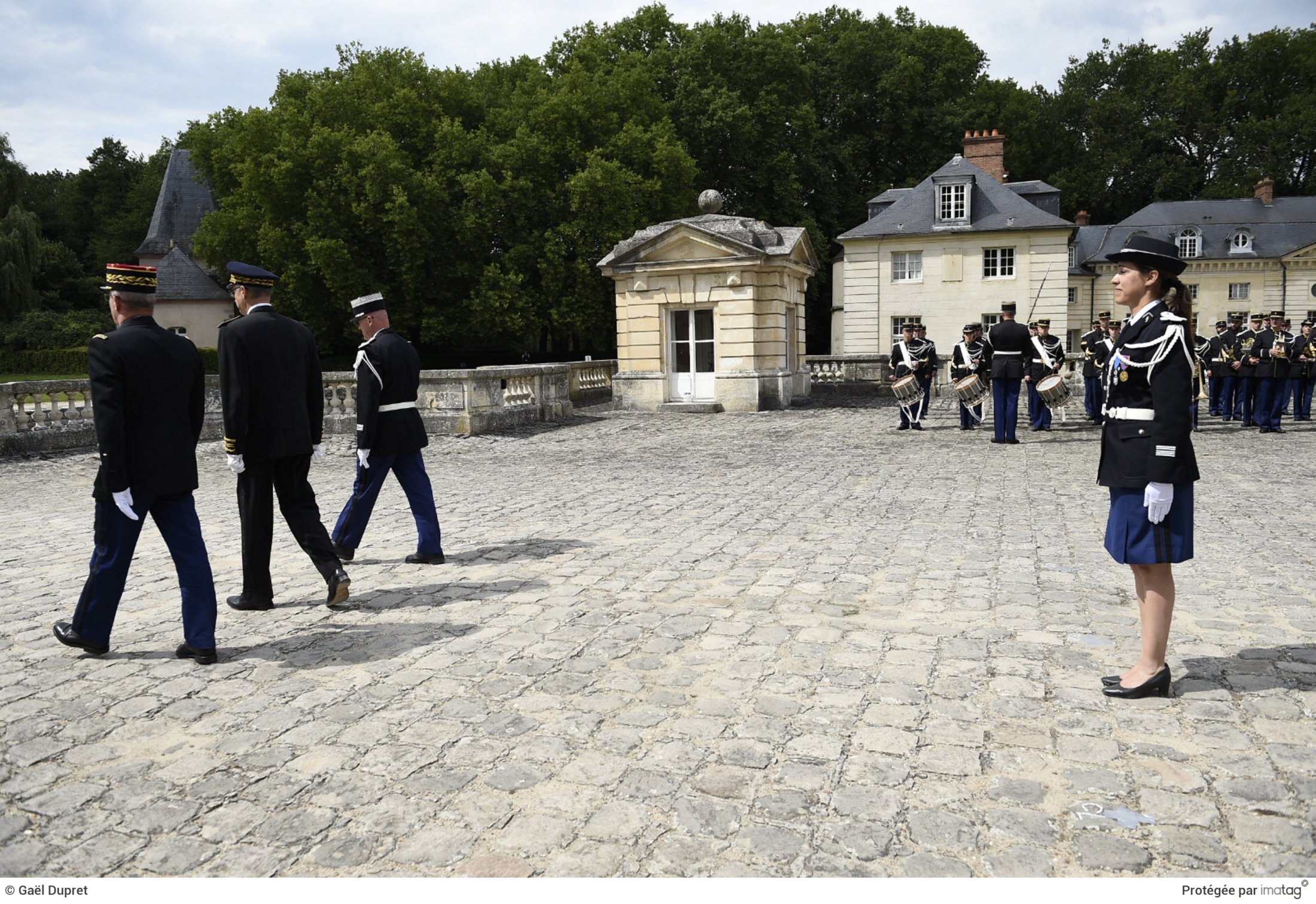 Cérémonie de pasation de commandement de l'unité de Gendarmerie départementale de l'Essonne prise par la colonelle Karine LEJEUNE