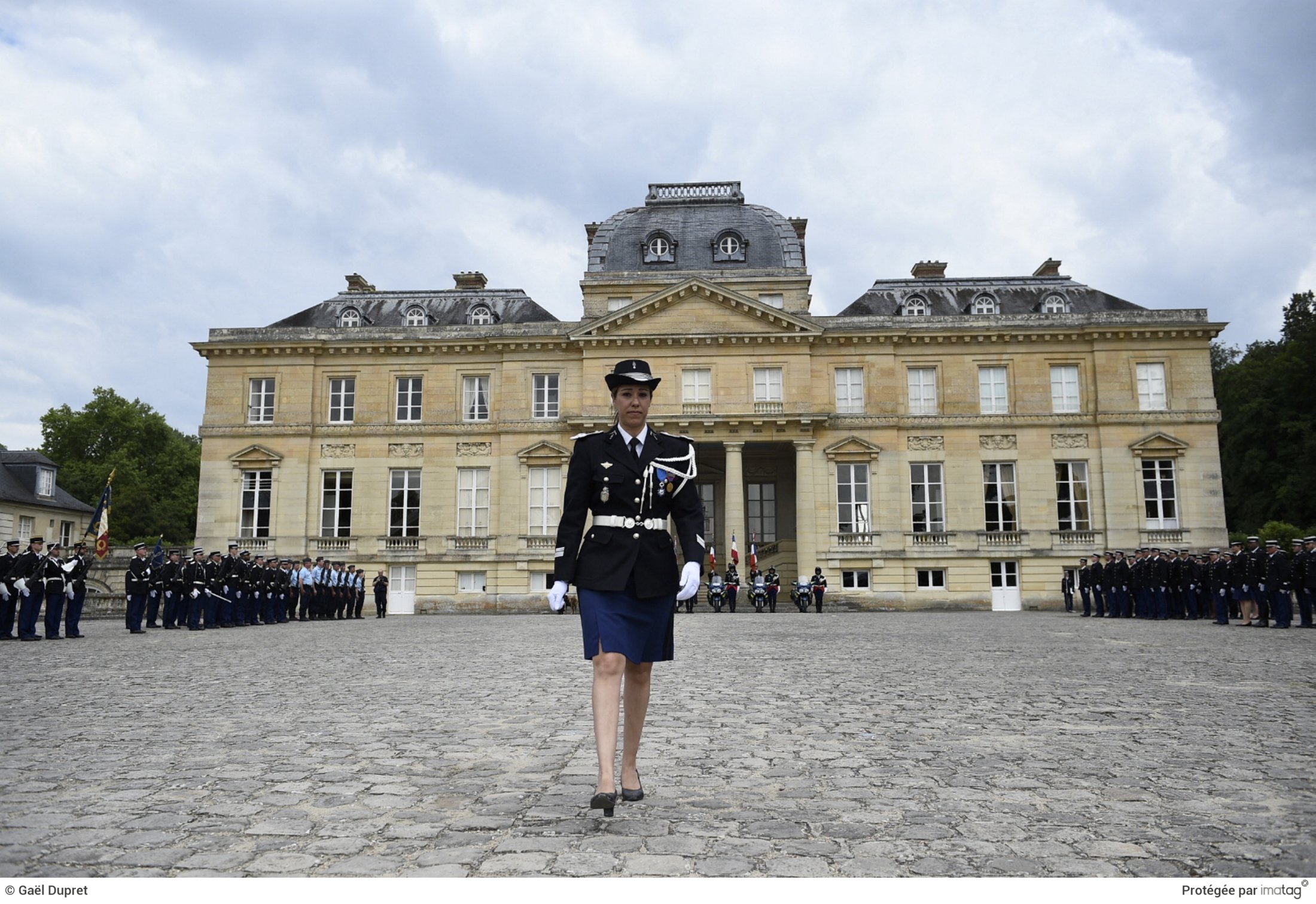 Cérémonie de pasation de commandement de l'unité de Gendarmerie départementale de l'Essonne prise par la colonelle Karine LEJEUNE