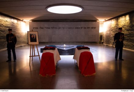 Hommage rendu à Simone VEIL et son mari au mémorial de la Shoah