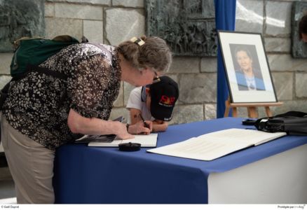 Hommage rendu à Simone VEIL et son mari au mémorial de la Shoah